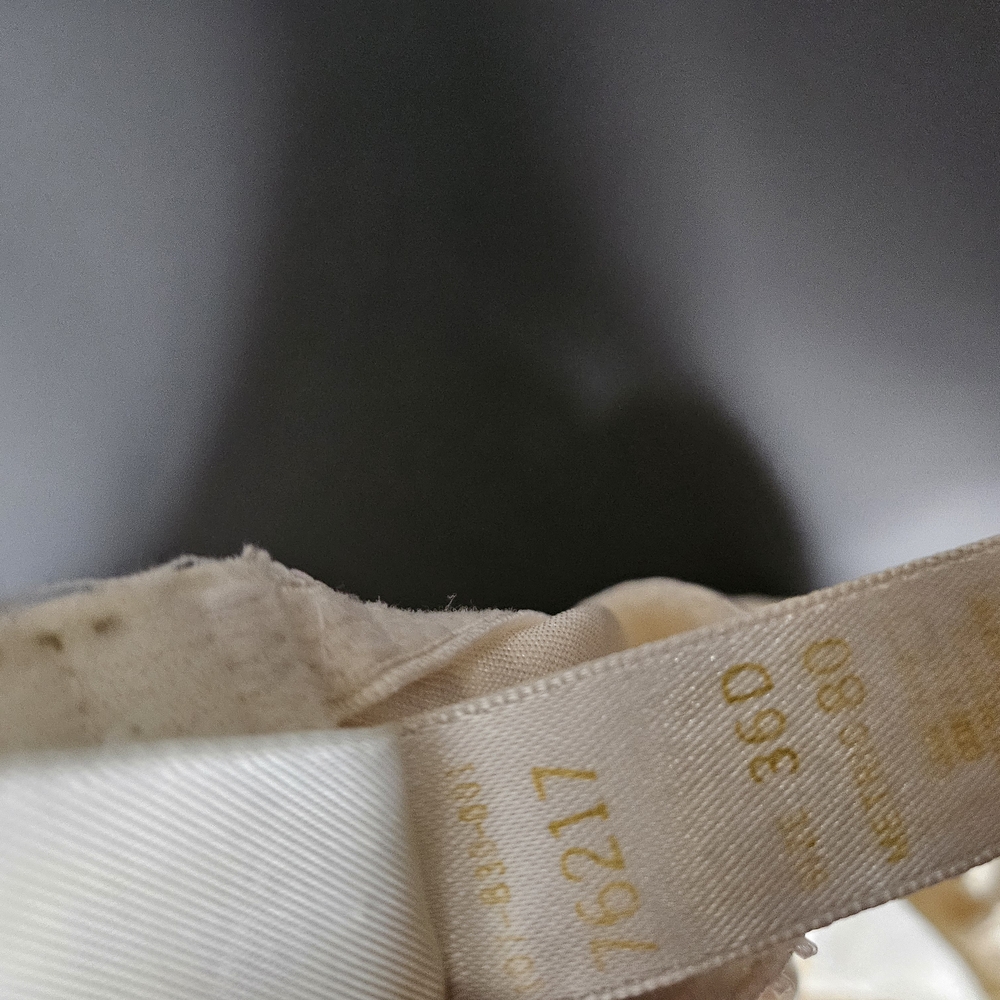 VS Gold Label Vintage Cream Lace Underwire Bra! Like NEW!! - Picture 10 of 16